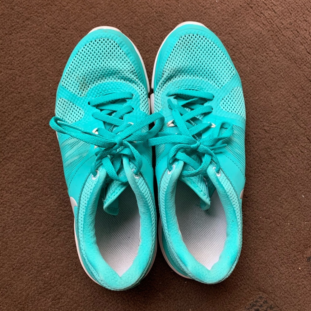 Size 6.5 Nike flex run 2014